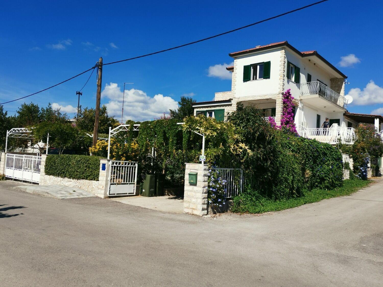 Apartments Srdan Vinisce Bagian luar foto