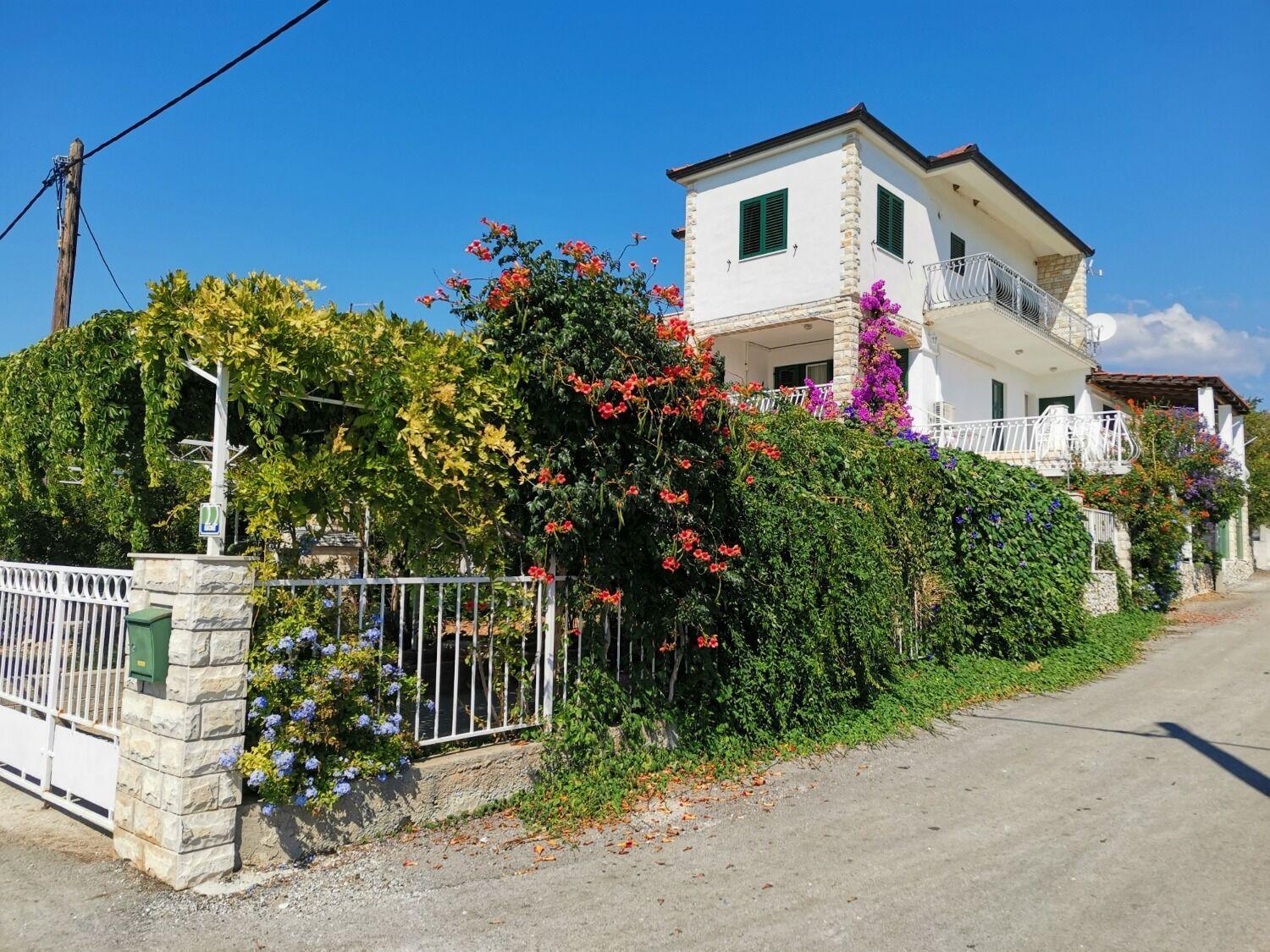 Apartments Srdan Vinisce Bagian luar foto